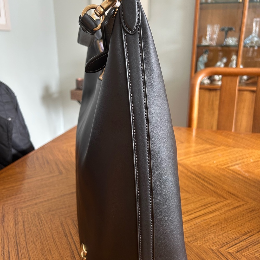 New Coach Black Leather Shoulder Bag with Gold Accent and Wallet - Picture 4 of 16